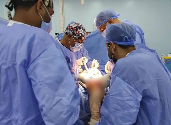 EHU d’Oran : une intervention de haute précision redonne espoir à une patiente de 21 ans