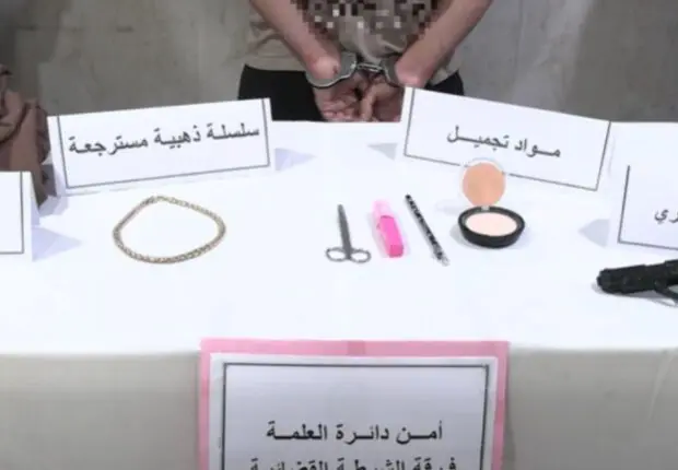 VIDEO. Il se déguise en femme (maquillage compris) pour le braquage de bijouterie le plus raté à Sétif