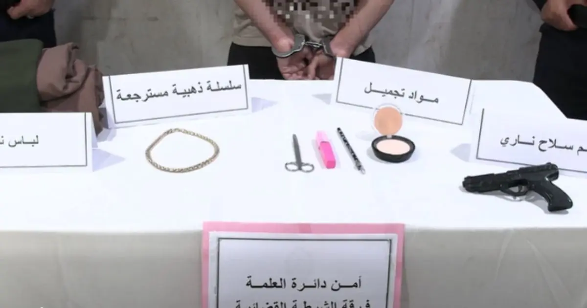 VIDEO. Il se déguise en femme (maquillage compris) pour le braquage de bijouterie le plus raté à Sétif