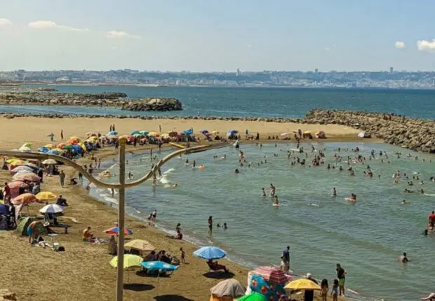 La ruée vers les plages commence déjà à Alger : 100 bus en renfort pour desservir tout le littoral