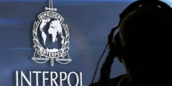 Traqué par INTERPOL pendant 10 ans : une « gaffe » fait tomber ce hacker algérien, roi du phishing