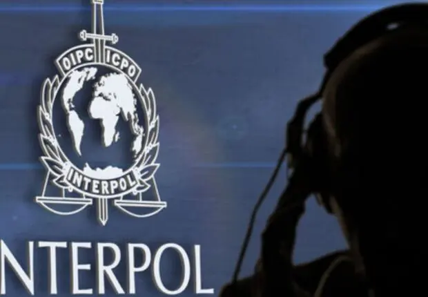 Traqué par INTERPOL pendant 10 ans : une « gaffe » fait tomber ce hacker algérien, roi du phishing