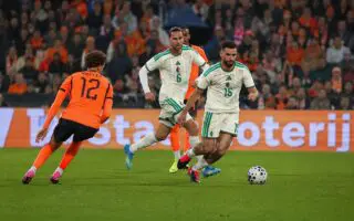 Pays-Bas 0 – Algérie 1 : Hadj Moussa allume Rotterdam sur un coup de génie