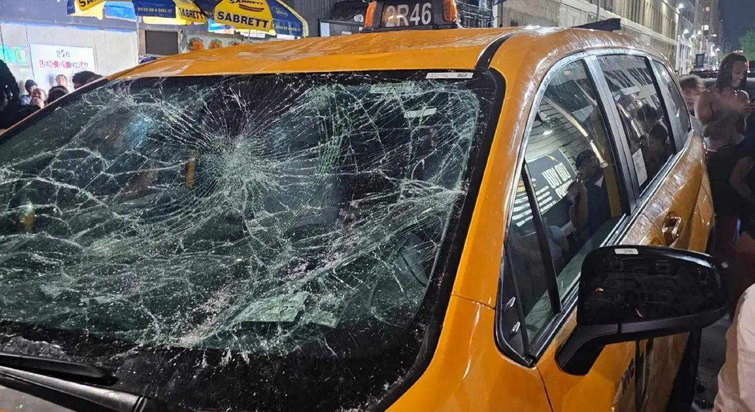 Un chauffeur algérien roué de coups à New York : son taxi saccagé, une cagnotte récolte 60 000 dollars