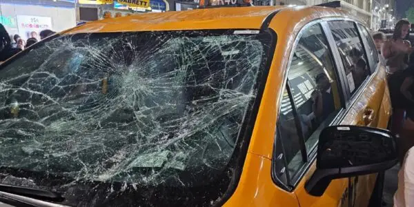 Un chauffeur algérien roué de coups à New York : son taxi saccagé, une cagnotte récolte 60 000 dollars
