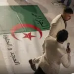 Une scène jugée irrespectueuse envers le drapeau national provoque un tollé sur la toile