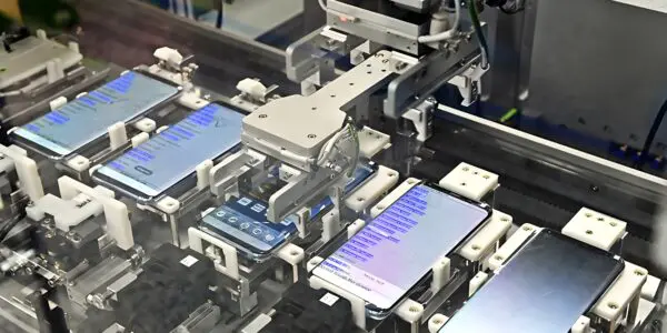 400 emplois et 6 000 téléphones par jour : le pari industriel d&rsquo;Oran