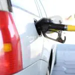 Quitter l&rsquo;Algérie en voiture coûte plus cher : voici les changements à connaître sur la taxe carburant