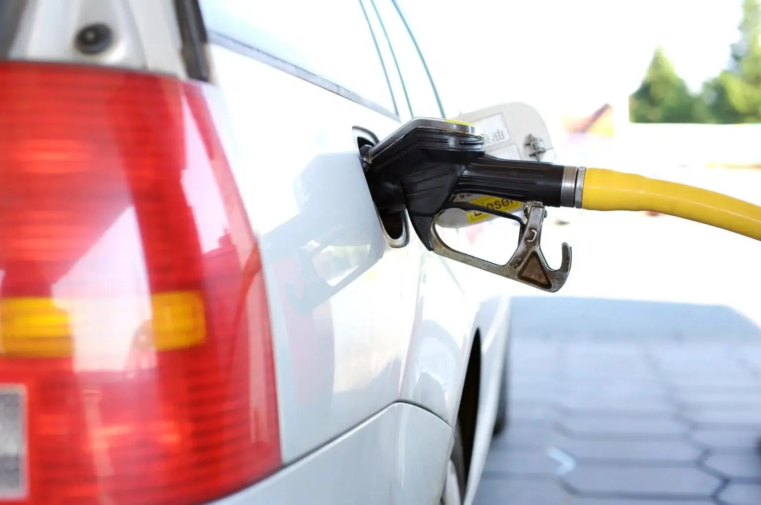 Quitter l’Algérie en voiture coûte plus cher : voici les changements à connaître sur la taxe carburant