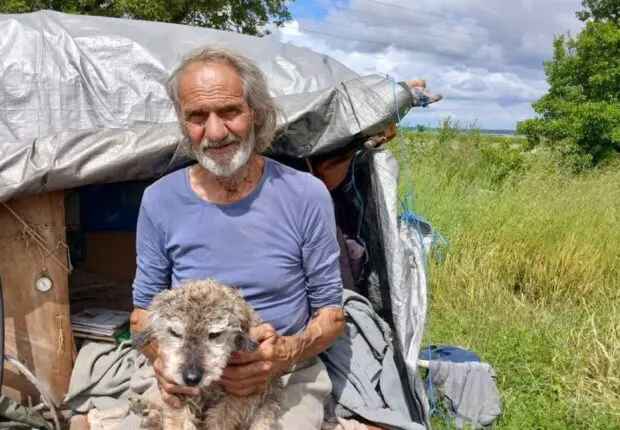 Direction le Tassili n’Ajjer : à 81 ans, il traverse la France à pied pour rejoindre l’Algérie