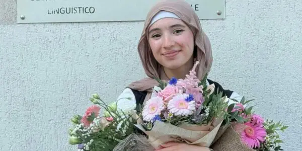 Elle obtient un 100/100 : une bachelière Algérienne impressionne au Bac en Italie