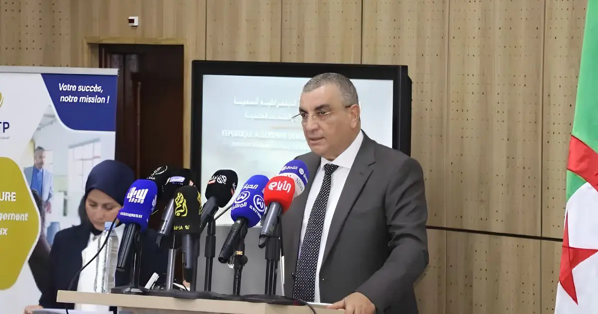 Détérioration des routes en Algérie : le Ministère des Travaux publics dévoile la cause