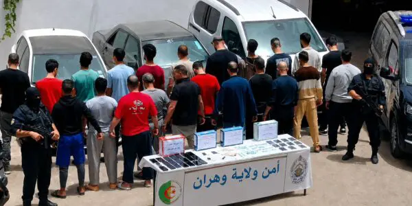 18 Marocains arrêtés à Oran dans un réseau de migration clandestine