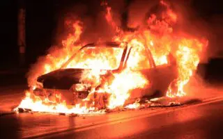 Par vengeance, il orchestre depuis la France l&rsquo;incendie de la voiture du fiancé de son ex-épouse