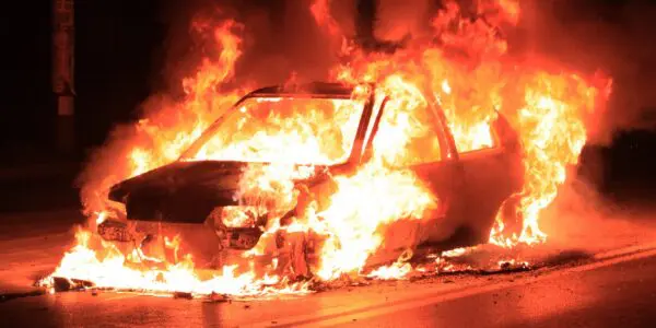 Par vengeance, il orchestre depuis la France l’incendie de la voiture du fiancé de son ex-épouse