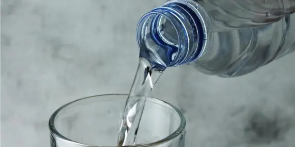 Jusqu’à 30 DA de hausse en pleine canicule : les bouteilles d’eau plus chères, que se passe-t-il ?