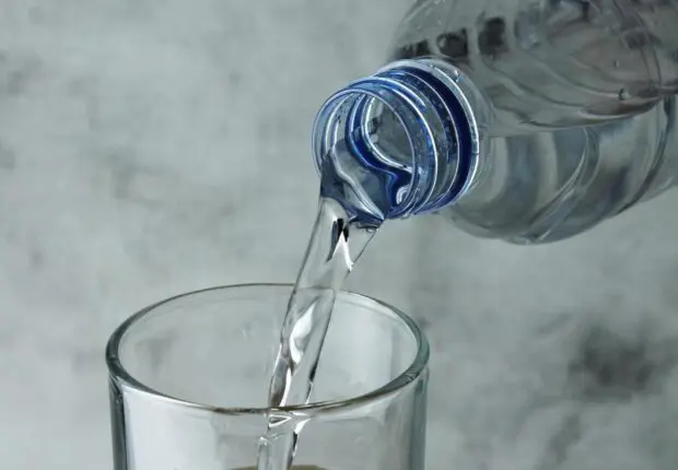 Jusqu&rsquo;à 30 DA de hausse en pleine canicule : les bouteilles d&rsquo;eau plus chères, que se passe-t-il ?