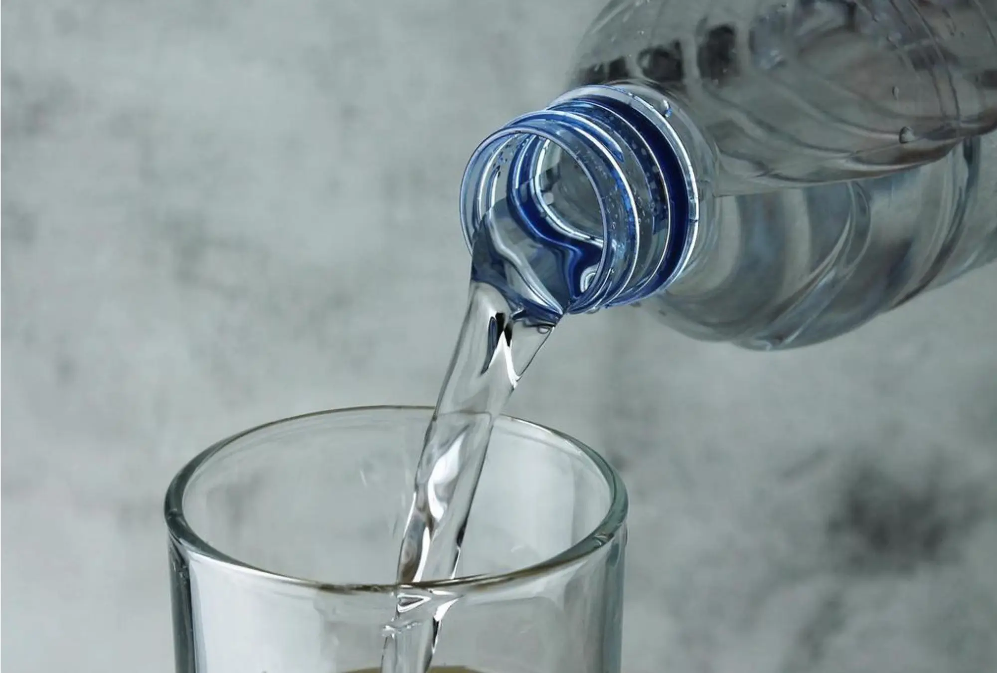 Jusqu&rsquo;à 30 DA de hausse en pleine canicule : les bouteilles d&rsquo;eau plus chères, que se passe-t-il ?