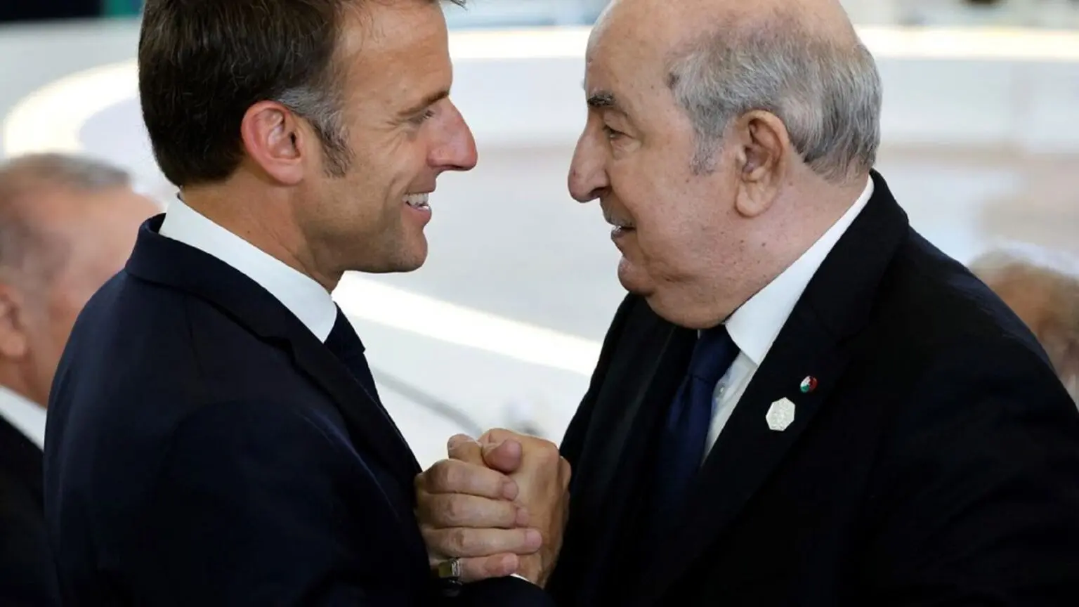 Visas pour les Algériens : Emmanuel Macron corrige son ambassadeur et met fin à la polémique