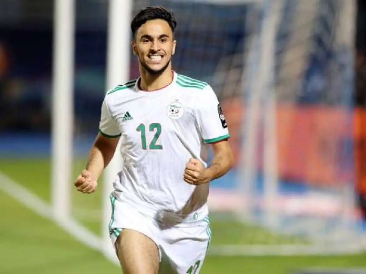 Adam Ounas au Mouloudia : le salaire astronomique exigé par le joueur pour signer