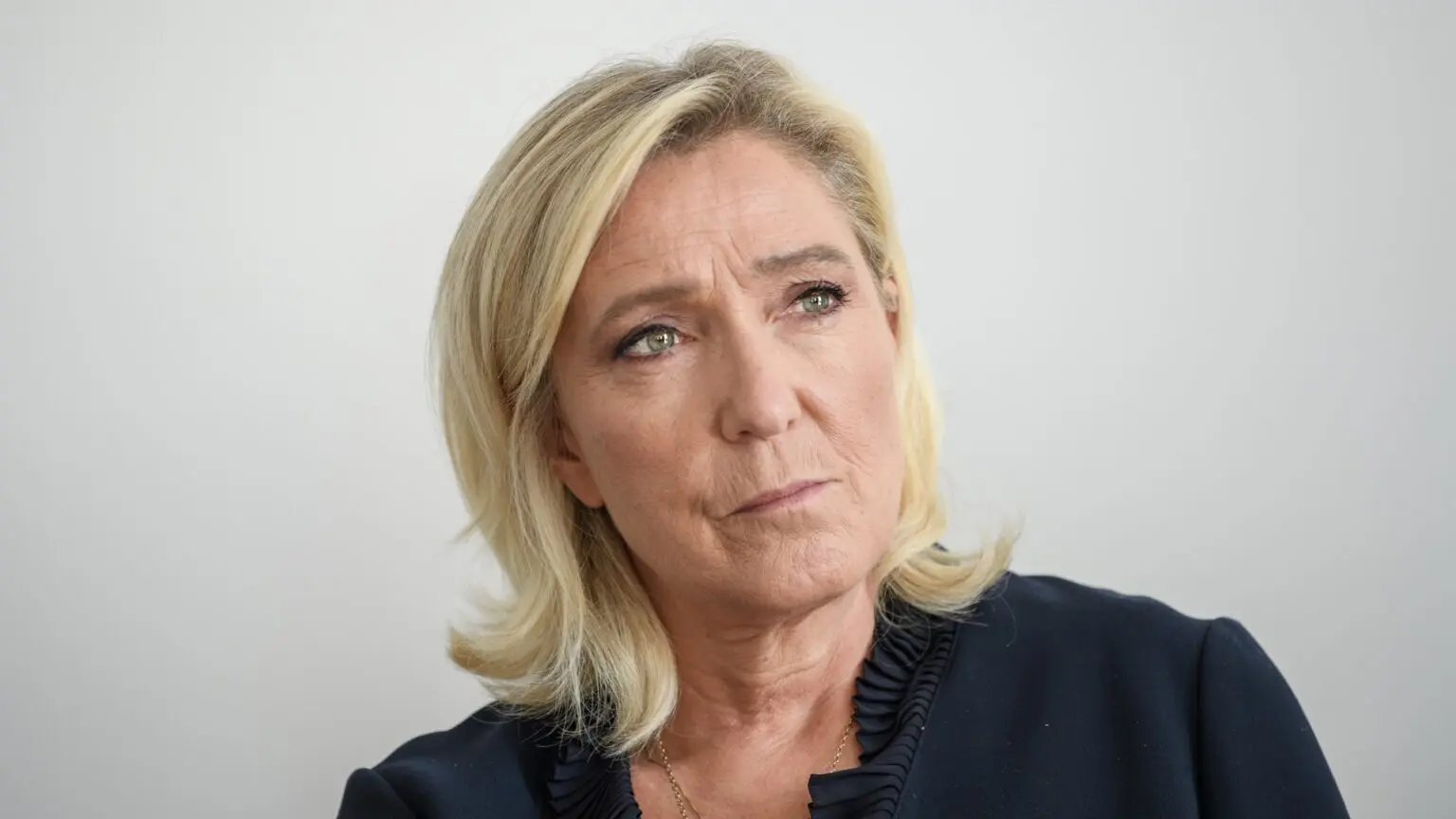 France : le RN veut un référendum pour interdire le voile dans les bâtiments publics