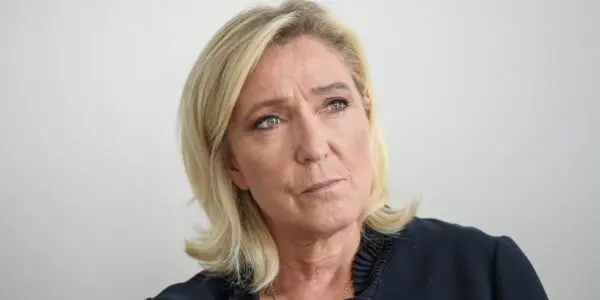 France : le RN veut un référendum pour interdire le voile dans les bâtiments publics