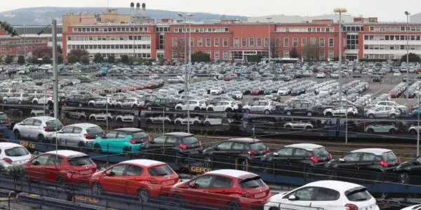 Ils volaient des Peugeot à la source à Poissy : un trafic de voitures vers l’Algérie démantelé