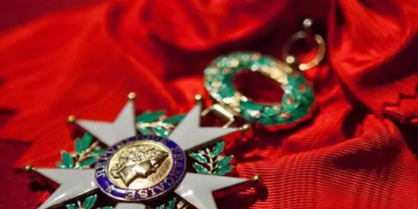 Une actrice franco-algérienne refuse la Légion d’honneur : on vous explique pourquoi