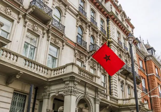 Drapeau marocain brûlé à Aubervilliers : des Algériens accusés, l’ambassade du Maroc porte plainte