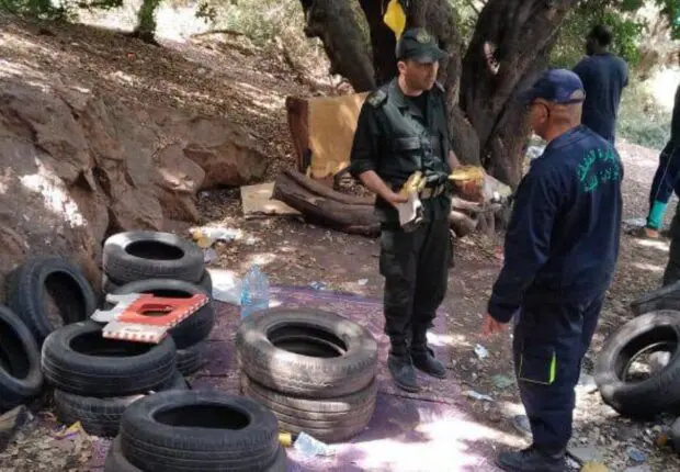 Des dizaines de pneus usagés retrouvés dans les maquis de Blida et Boumerdès