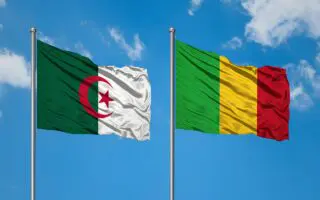 Algérie-Mali : le Premier ministre malien arrive à Alger avec un message d&rsquo;Assimi Goïta pour Tebboune