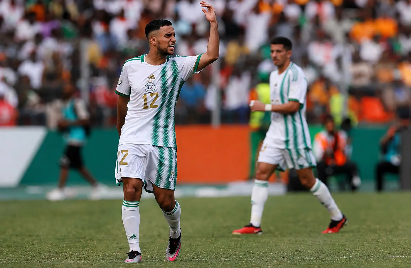 Adam Ounas au Mouloudia : accord trouvé pour ce salaire astronomique, mais un détails bloque tout