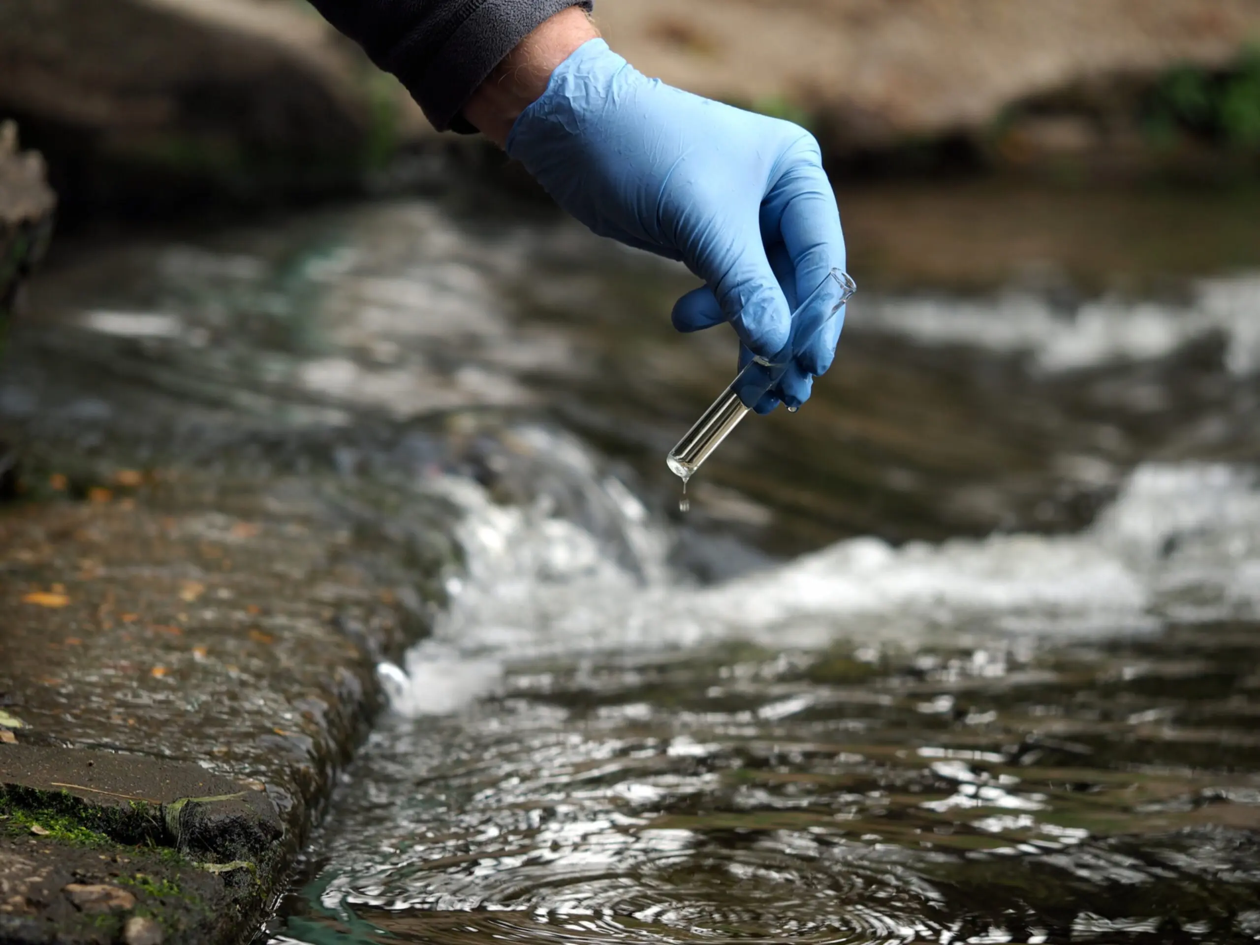 Eau impropre à la consommation : après tests sanitaires, plusieurs communes alertent dans cette wilaya