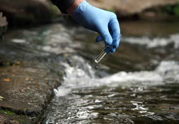 Eau impropre à la consommation : après tests sanitaires, plusieurs communes alertent dans cette wilaya