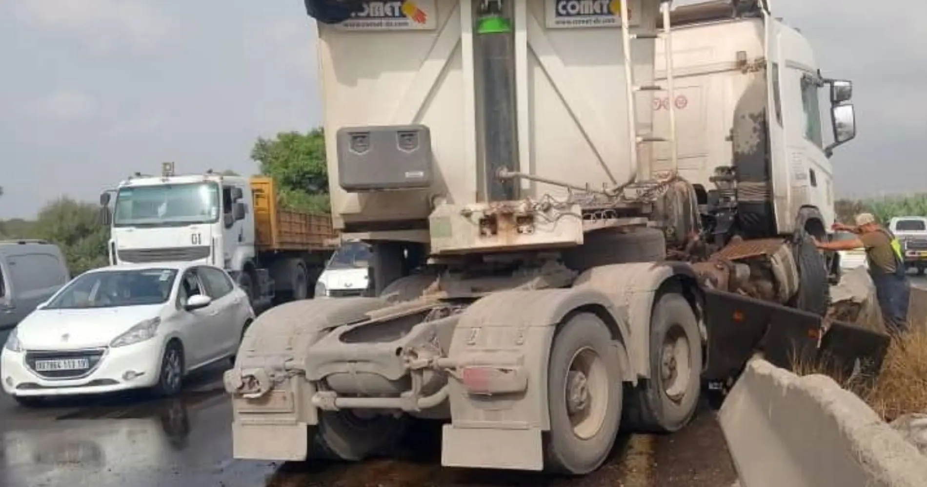 Trafic paralysé en direction d’Alger suite à un accident de poids lourds : l’ADA appelle à la prudence