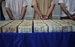 Une saisie de 8,4 milliards de centimes : les enquêteurs remontent la piste d’un réseau criminel à Alger