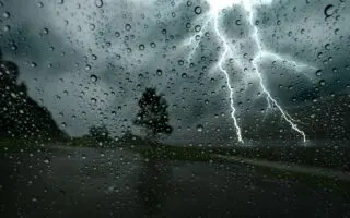 BMS pluie : 30 wilayas en alerte orages jusqu&rsquo;à mardi, 40 mm attendus localement