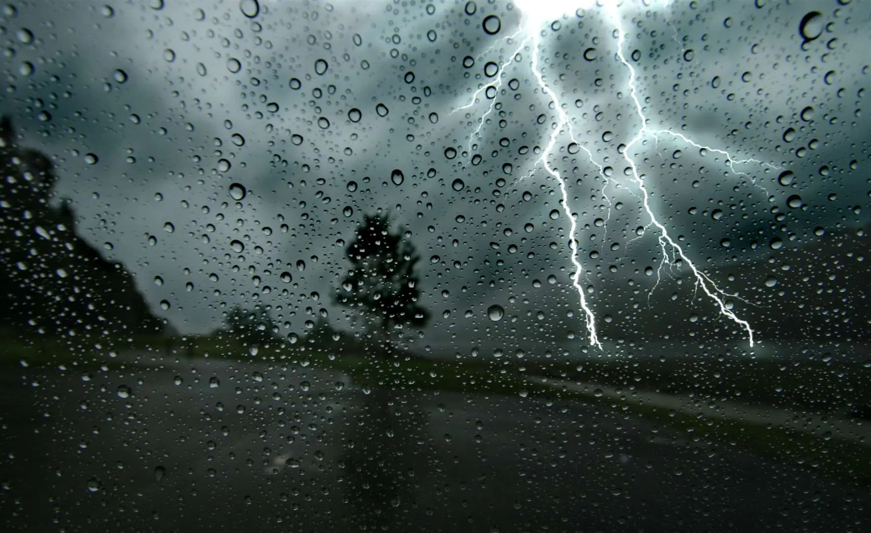 BMS pluie : 30 wilayas en alerte orages jusqu’à mardi, 40 mm attendus localement
