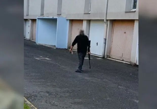« Sales Arabes » : en France, un sexagénaire condamné après avoir menacé des enfants avec une carabine