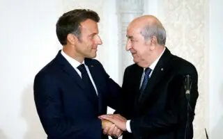Incendies en Algérie : la France se dit prête à « venir en aide » à Alger