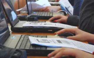 Informatique au secondaire : laboratoires, enseignants, manuels… les défis avant la rentrée