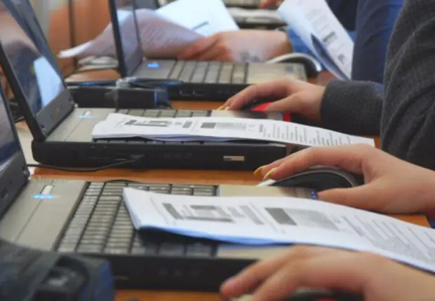 Informatique au secondaire : laboratoires, enseignants, manuels… les défis avant la rentrée