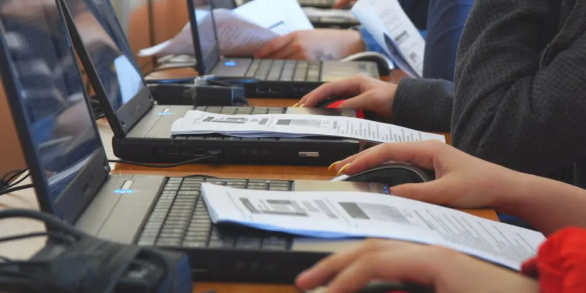 Informatique au secondaire : laboratoires, enseignants, manuels… les défis avant la rentrée