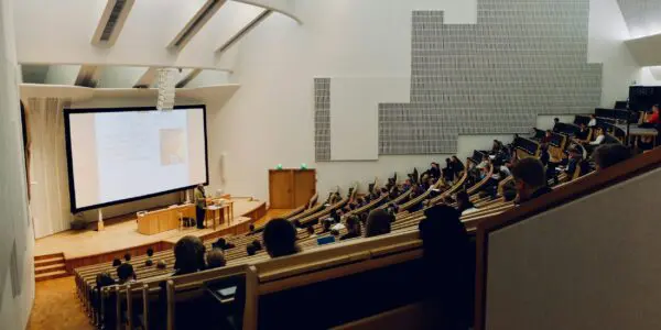 Coût de la vie étudiante en France: la facture flambe en 2026, les étudiants étrangers en première ligne