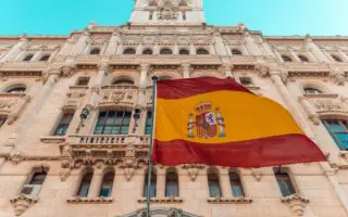 Vivre et travailler en Espagne grâce à un titre de séjour de 5 ans : qui peut en bénéficier ?