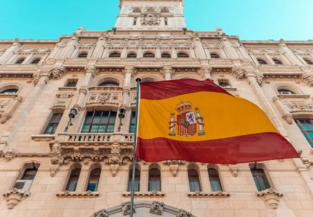 Vivre et travailler en Espagne grâce à un titre de séjour de 5 ans : qui peut en bénéficier ?