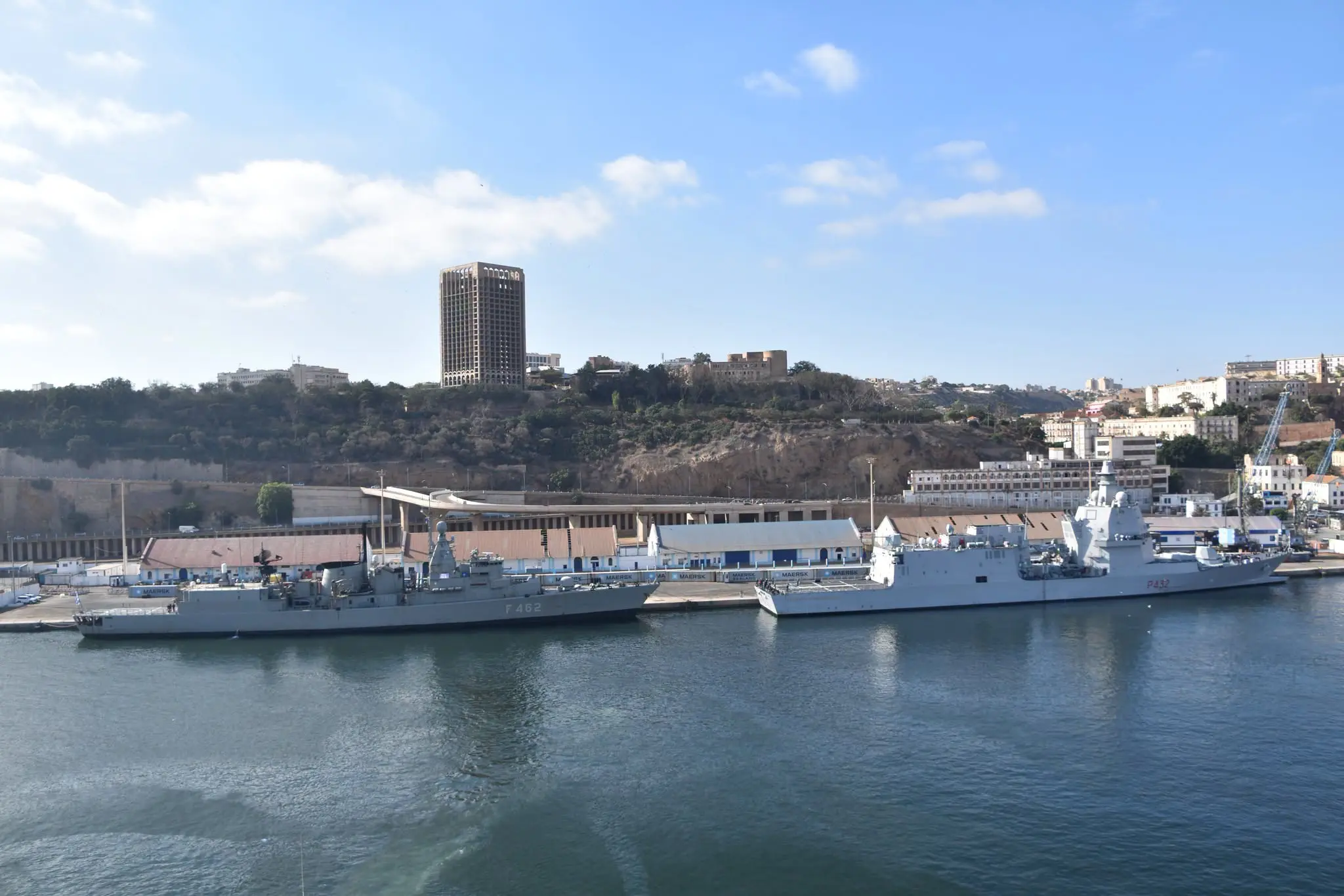 Deux navires de l’OTAN accostent au port d’Oran pour une escale de trois jours