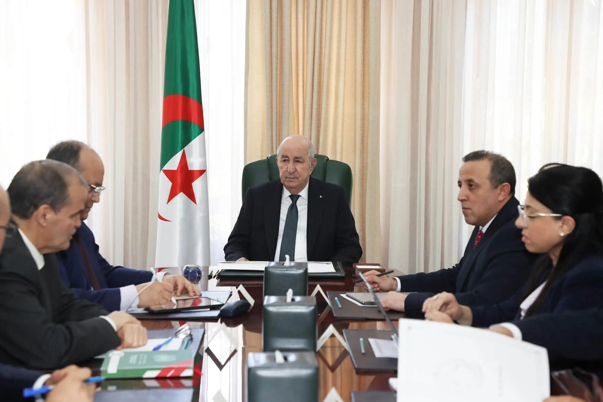 Importations en Algérie : après des données sur de fausses déclarations, Tebboune passe à l’action