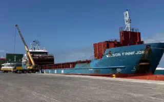 Le port de Ténès exporte 15.000 tonnes de ciment et clinker vers l&rsquo;Europe