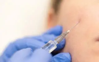 Injections, laser, implants… : le ministère de la Santé durcit le ton contre les ateliers clandestins